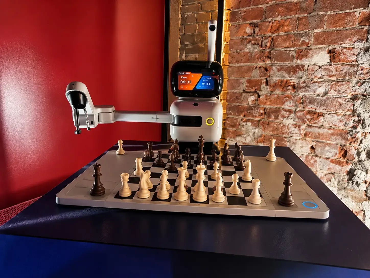 Оборудование LUNOLAND — robot-shahmatist-new-1